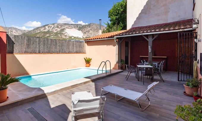 Durcal Villa | House with barbecue and pool