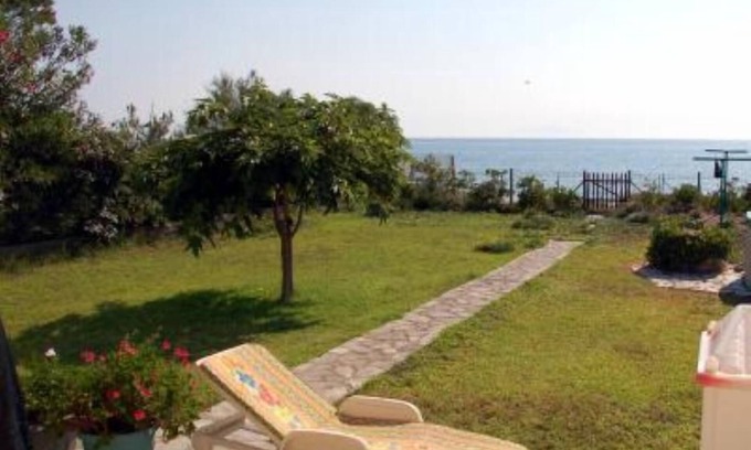 La Marana House | House with garden and direct access to the beach