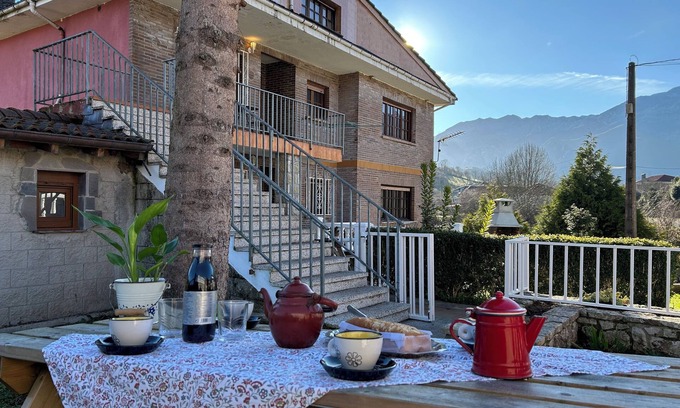Puente Nuevo Cottage | House with garden in Picos de Europa (13 beds)