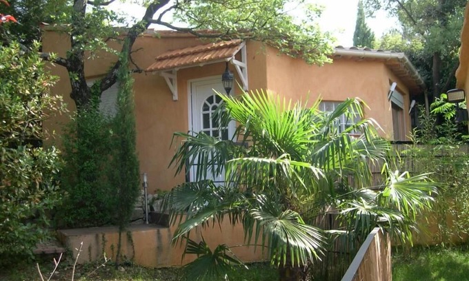 Rocbaron House | House with garden in quiet