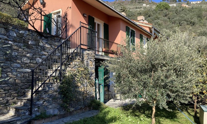 Recco House | House with garden overlooking the sea