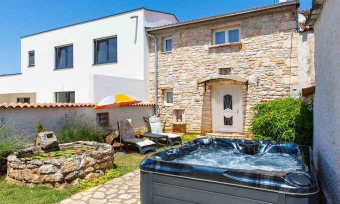 Loborika House | House with jacuzzi, for 2-4 people, pets allowed