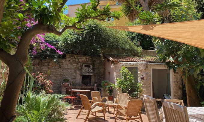 Hyeres City Centre House | House with large terrace in the heart of the old town of Hyères