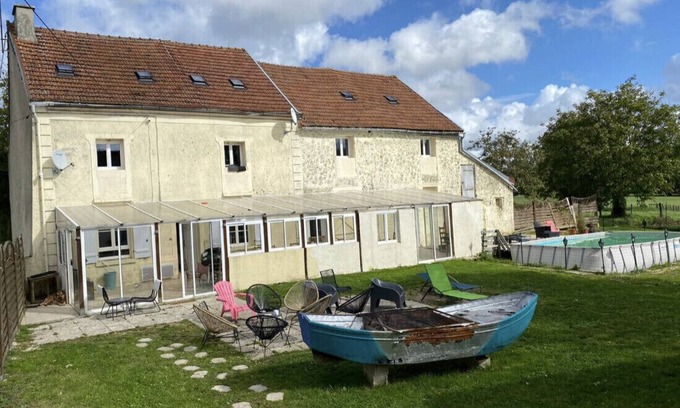 Verdelot House | House with many rooms, summer swimming pool, disco, 14 rooms