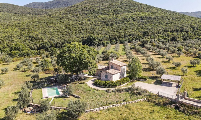 Montecchio House | House with private pool & fenced garden 3km from Montecchio. Very quiet area
