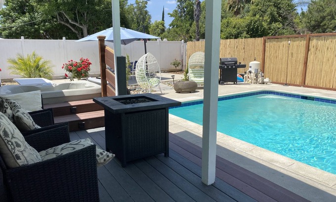 Warner Center House | House with Private Pool/Jaccuzi With Optional Pool heater