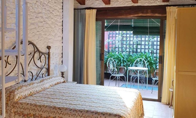 Peratallada House | House with space, lots of light and charm