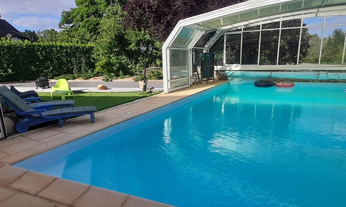Champagne House | House with swimming pool next to the 24h race circuit and the European Horse Pole