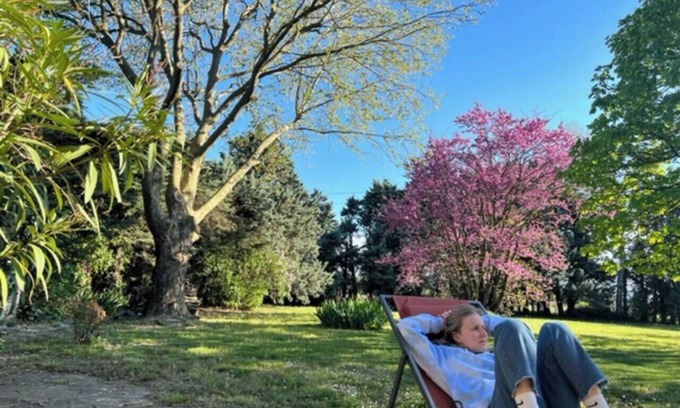 Marsanne Villa | House with tree lined garden