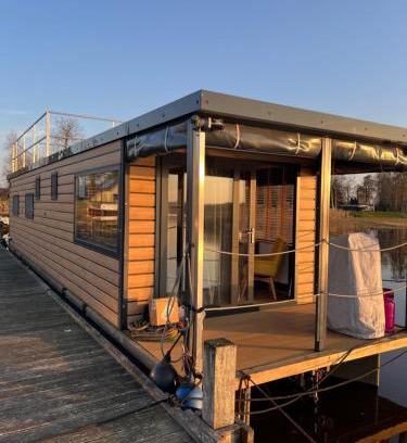 Midlaren Boat Rental | Houseboat mét sloep