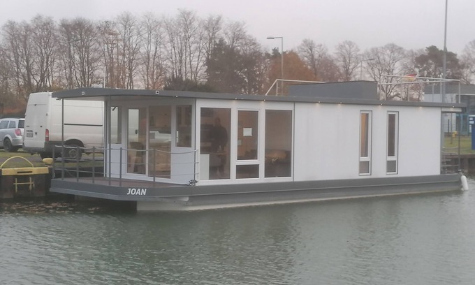 Recke Boat Rental | Houseboat vacation on the canal Very nice fully equipped houseboat
