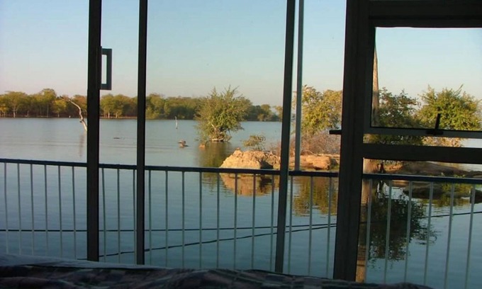 Kariba Apartment | Houseboat With Aircon and Splash Pool - 2128