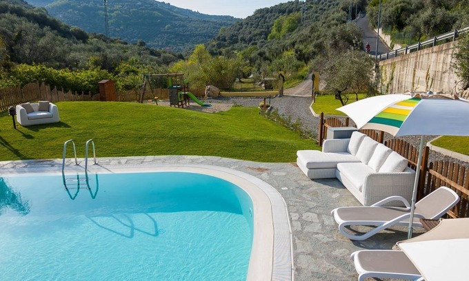 Costa dʼOneglia Apartment | Housing with private garden terrace and residential swimming pool
