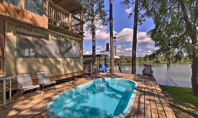 Barrett House | Houston Riverfront House w/Deck & Private Dock!