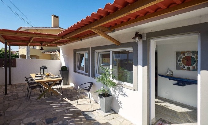 Cobre House | Housy 2 between Beach & Sintra Mountain