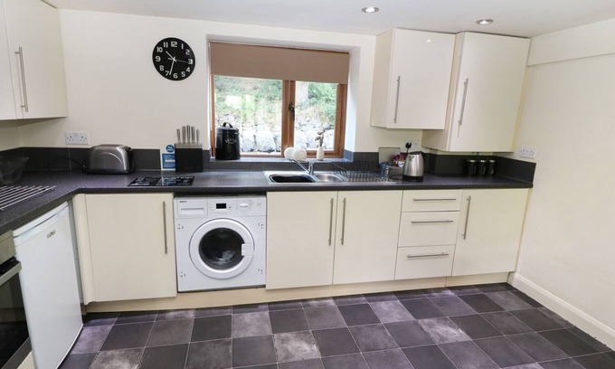 Cragg Vale Cottage | Hove Wood View