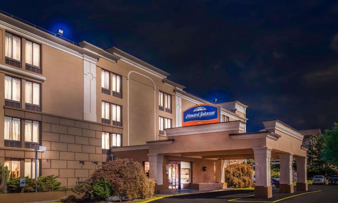 Tallman Hotel | Howard Johnson by Wyndham Suffern
