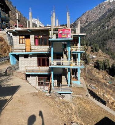 Tosh House | HR 12 energy cafe and guest house