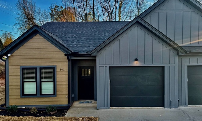 Moore House | Hub City Haven-New 3 BR/2 BA Home, Pet Friendly in Moore near outdoor activities