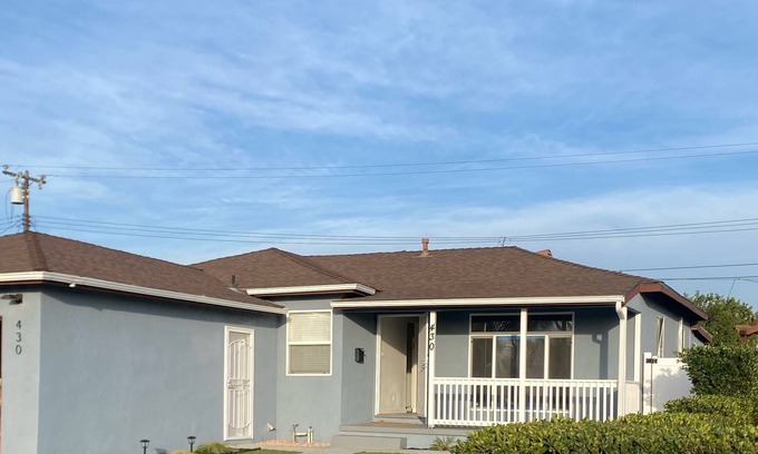 Rancho Dominguez House | HubCityJewel-KingBed-Fenced Yard-LAX-SoFi-Disneyland