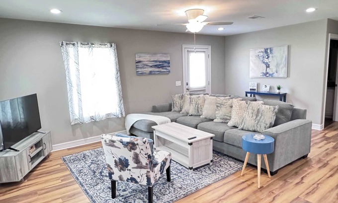 Nederland House | Hues of Blue 2BR 2BA Home on Quiet Street