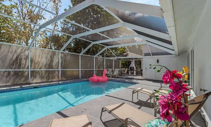 Willoughby Acres House | Huge 5BR Heated Pool, BBQ, 3 Suites Nr Beaches,Pets OK
