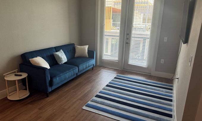 Fort Worth Apartment | Huge Charming 2-bedroom apartment in Fort Wroth, Balcony, pool & more!