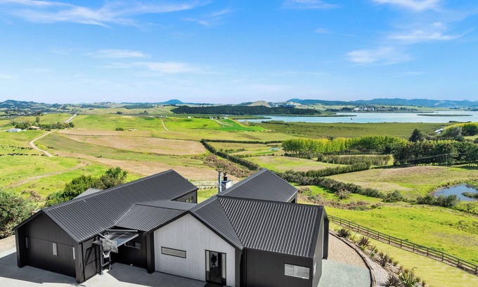 Mangapai House | Huge Hidden Family Oasis - Water Views, Space and Serenity