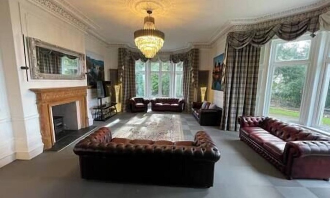 Bont Newydd House | Huge Holiday Home in Fabulous loaction