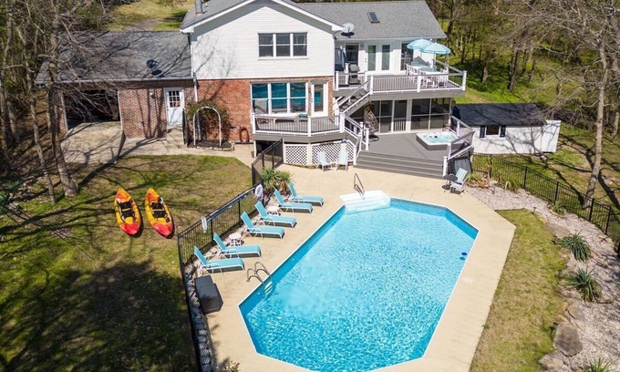 Hendersonville House | Huge Lakehouse w/Pool, Hot Tub & Fire Pit Near Nashville!