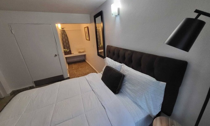 Trujillo Alto Apartment | Huge-Location- 8mile beach, SJUairport, nightlife, walk to bakery