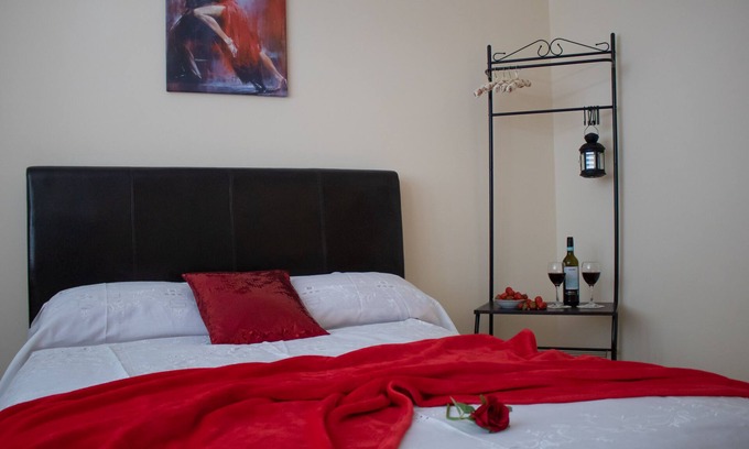 Haselbury House | HUGE North London 6 Bed Home, sleeps 13. Free Parking