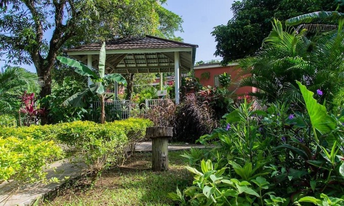 Port Antonio Villa | Huge villa on two acres of grounds; close to beaches
