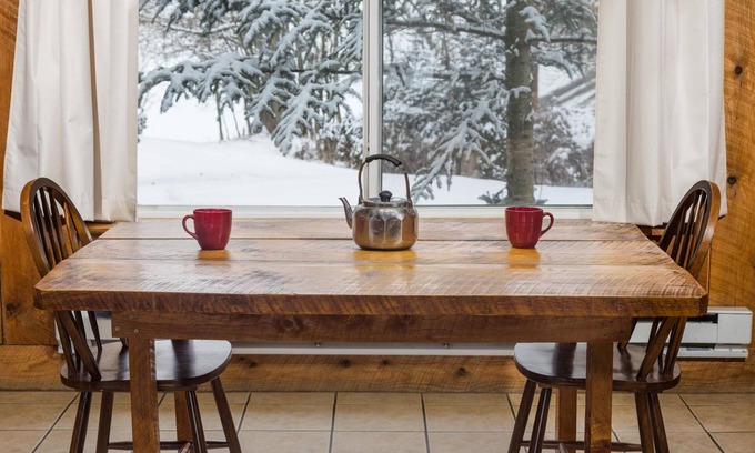 Lakeville Cottage | Hummingbird Hideaway