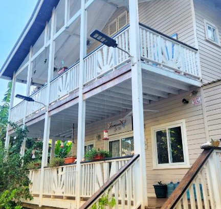 Antoneys Cay Bed & Breakfast | Hummingbird Suites West Bay