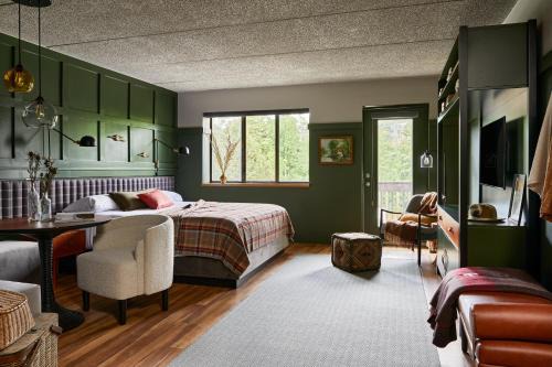 Hunter Hotel | Hunter Lodge, a Bluebird by Lark
