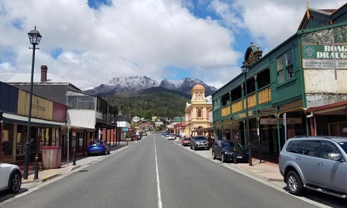Queenstown Bed & Breakfast | Hunters Hotel