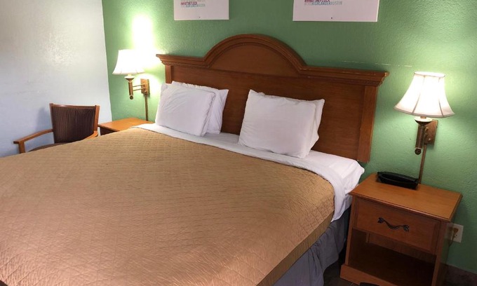 Eastern Division Hotel | Hwy 59 Motel Laredo Medical Center
