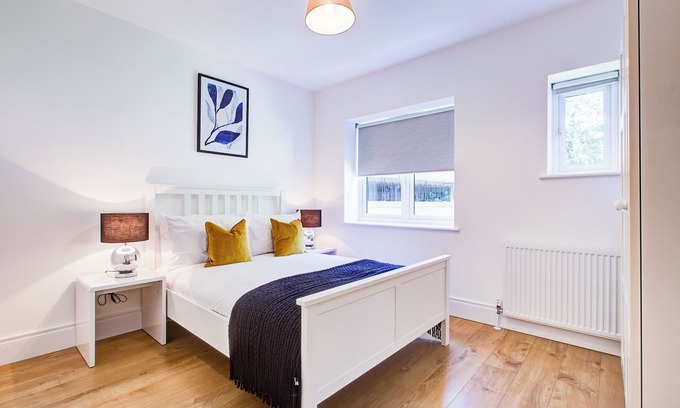 Coombe Vale Apartment | Hybrid Resi - New Malden |3 Bed Apartment