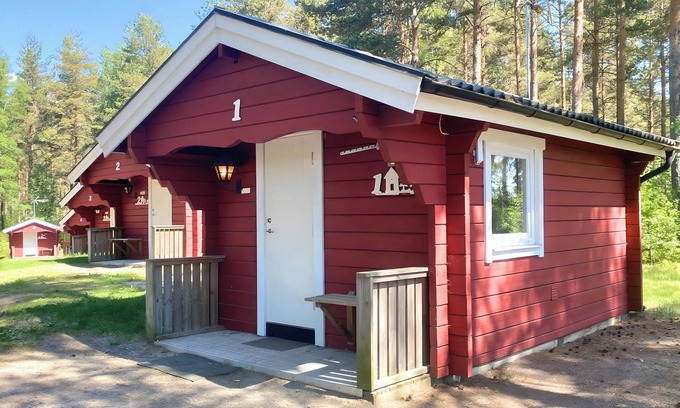 Lovsjo Cabin | Hyltena Stugby