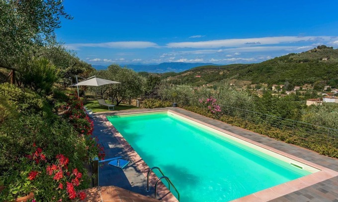 Vorno Villa | I Concari - Four Bedroom Villa, Sleeps 8