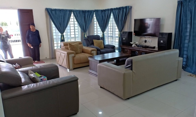 Port Dickson House | I GREAT OFFICE OR FAMILY RETREAT FOR 15 PEOPLE