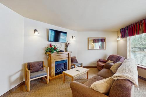 Sunnyslope Apartment | Icicle Village Resort 401 Aspen Abode