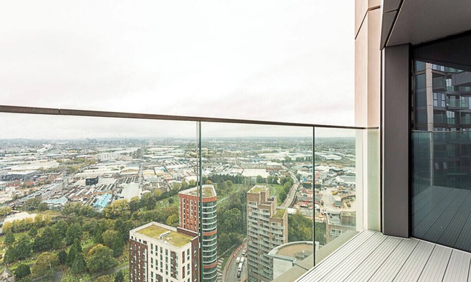 East Acton Apartment | Icon Tower Flat One - North Acton