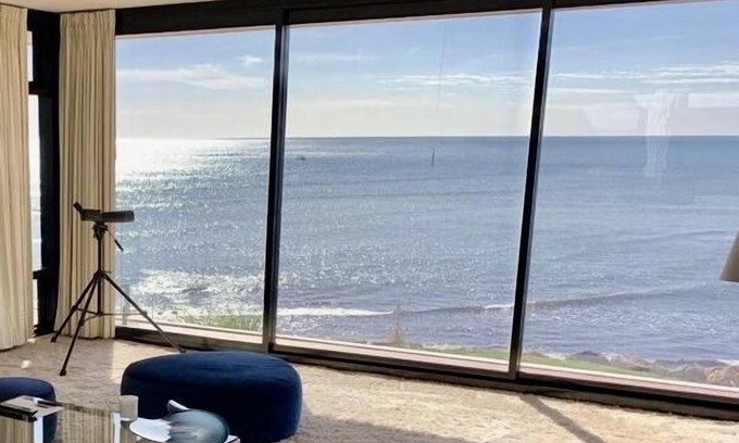 Kingston Park House | Iconic Beachfront Luxury - Van der Rohe House