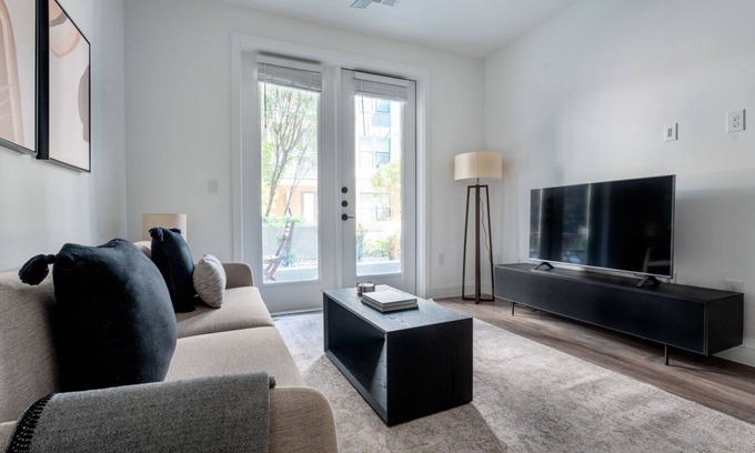 Hancock Apartment | Ideal Central Austin 1BR w/Pool, Gym & W/D, nr U. Texas, by Blueground