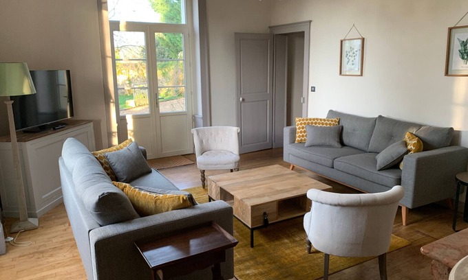 Juigne-sur-Sarthe Cottage | Ideal Family Retreat: Spacious 5BR Home with Garden, BBQ, and Modern Amenities in Juigné-sur-Sarthe
