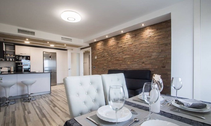 Raval Roig Apartment | Ideal for families who want to enjoy the beach, Old Town and downtown