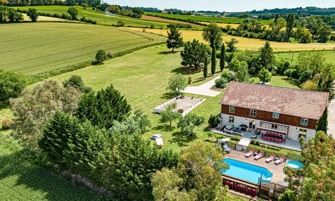 Coulx House | Ideal for large families & groups, private, countryside & lots of activities