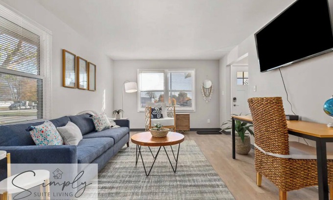 Appleton House | Ideal for long stays 2BR + Garage